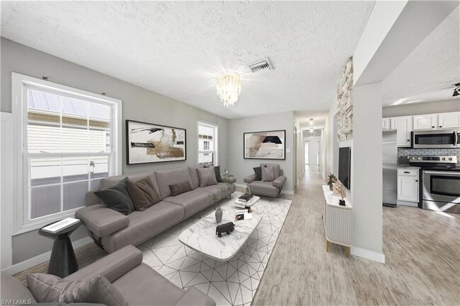 Photo - 286 Leawood Cir