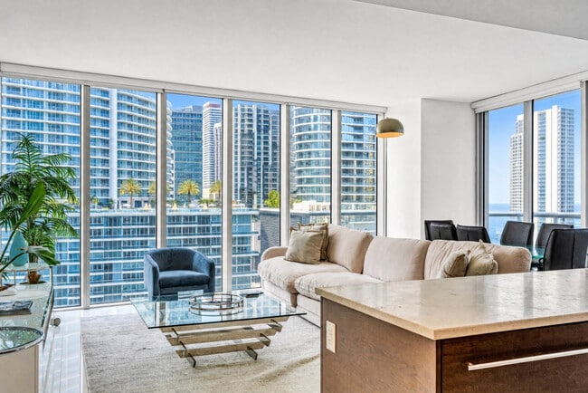 Building Photo - 485 Brickell Ave Unit SI FL17-ID1522104P