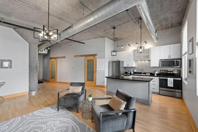 Photo - 918 N 3rd St