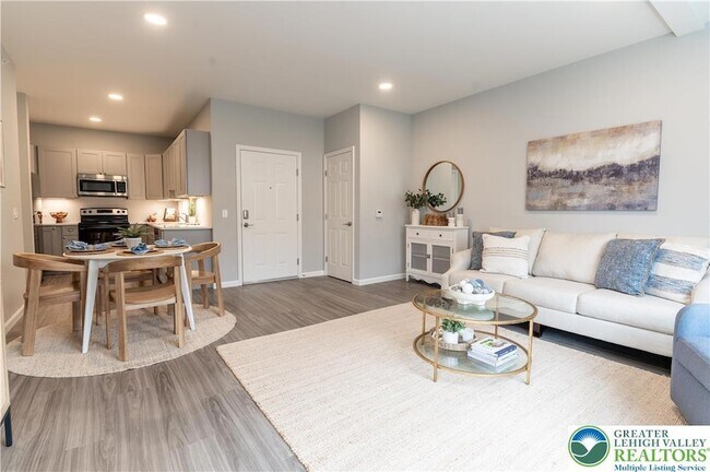 Photo - 948 N Front St