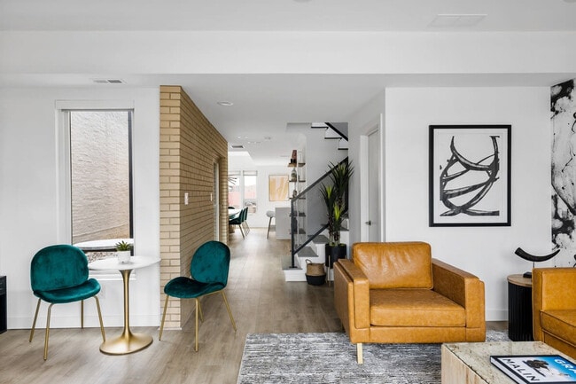 Photo - 930 E Jefferson St Unit ID1028897P