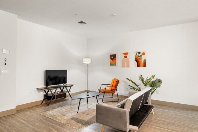 Photo - 555 N College Ave Unit ID1014439P