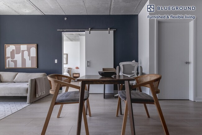 Photo - 311 W Illinois St Unit SI FL11-ID1049