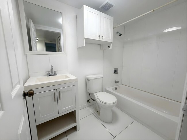 Photo - 3600 NW 21st St Unit 406
