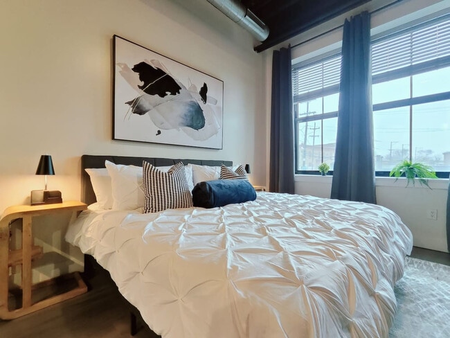 Photo - 212 W Roberts Ave Unit ID1289459P