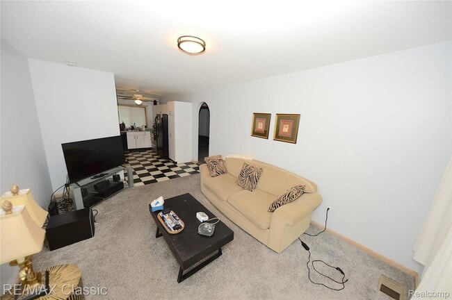 Photo - 280 Hutton St