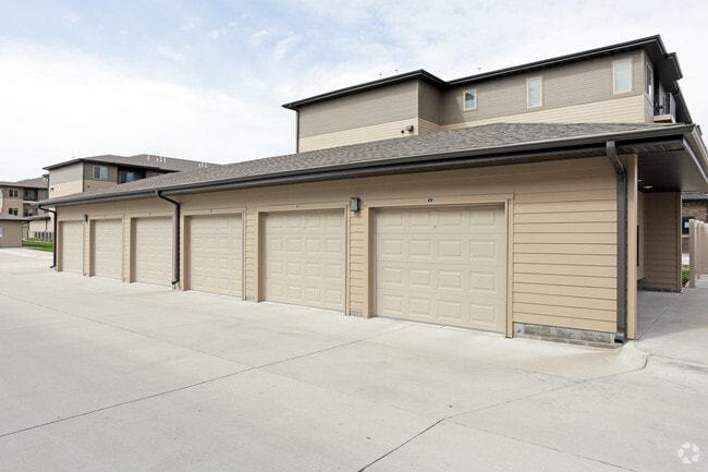 Detached Garages - The Sterling Apartments At Kearney