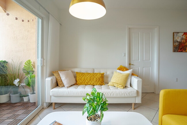 Building Photo - 3221 SW 23rd St Unit SI ID1056251P