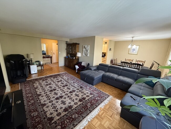 Photo - 893 Farmington Ave