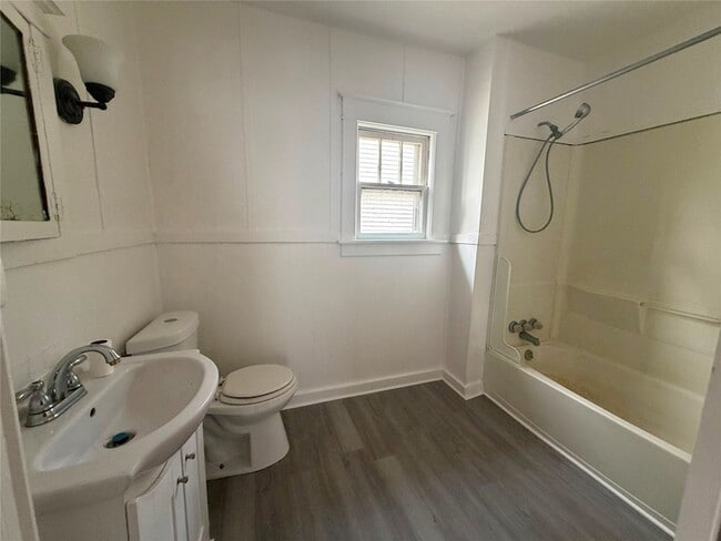 Photo - 79 Baker St Unit 2
