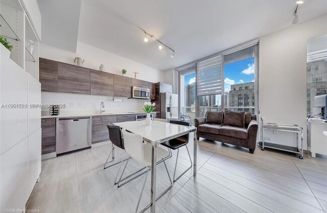 Building Photo - 151 SE 1st St Unit 1706