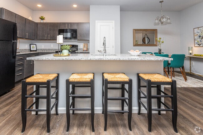 2BR, 2BA - Bar - Highview Pointe