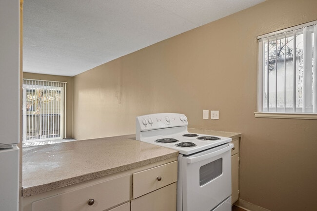 Photo - Emerald Estates Apartments