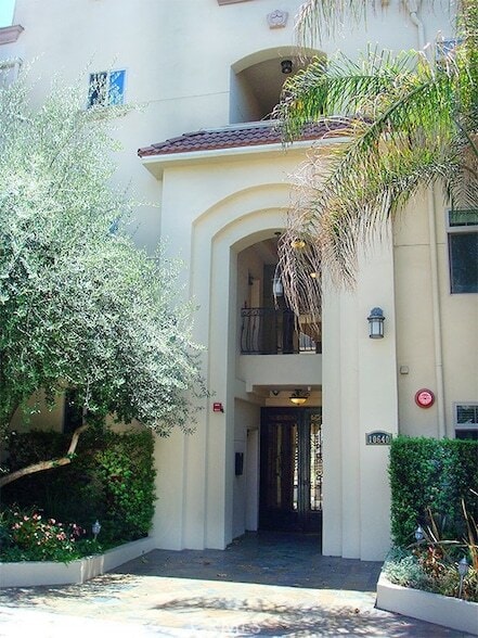 Building Photo - 10640 Woodbridge St Unit PH2