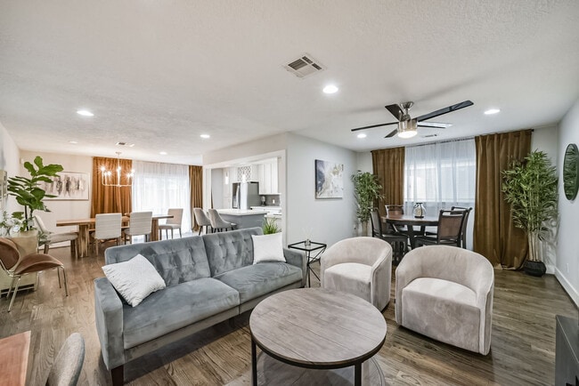 Building Photo - 5719 Viking Dr Unit ID1316400P