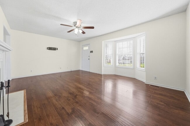 Photo - 1361 Jenny Ln