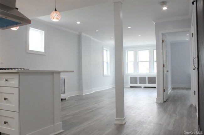 Building Photo - 451 Warburton Ave Unit 3