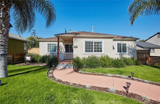 Photo - 17827 Burbank Blvd