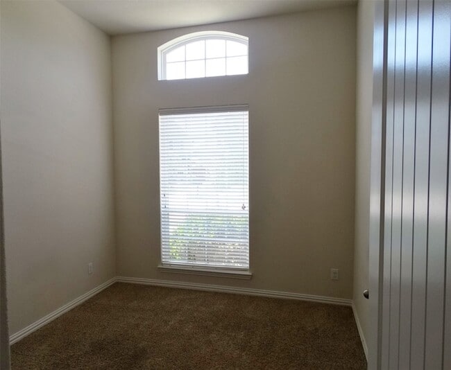 Photo - 5608 Broadgreen Rd