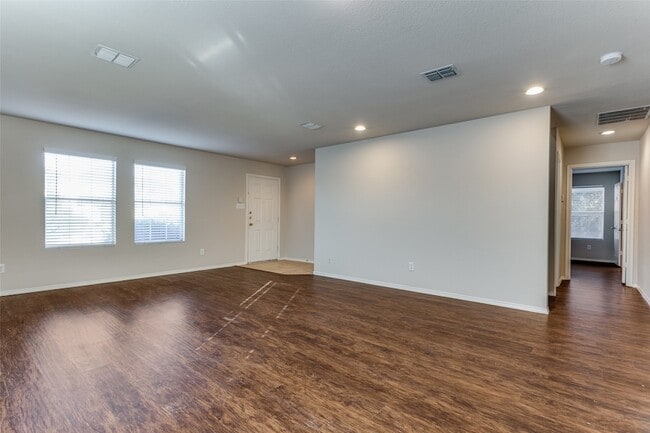 Photo - 1145 Maplewood Ln