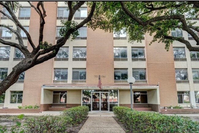 Building Photo - 7520 Hornwood Dr Unit 103