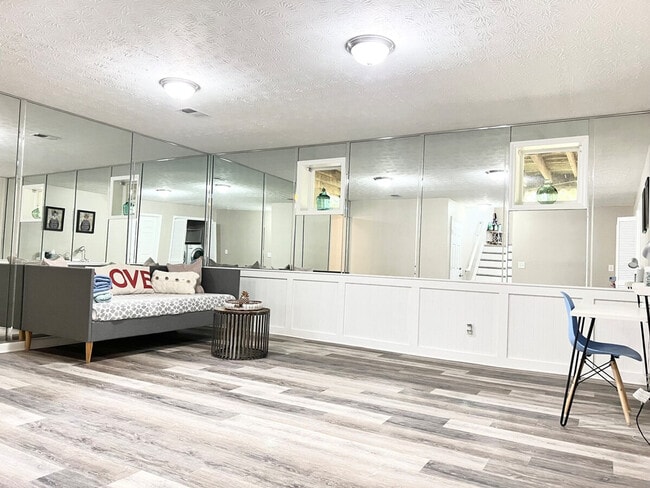 Photo - 1345 Yorktown Dr NW Unit ID1254391P