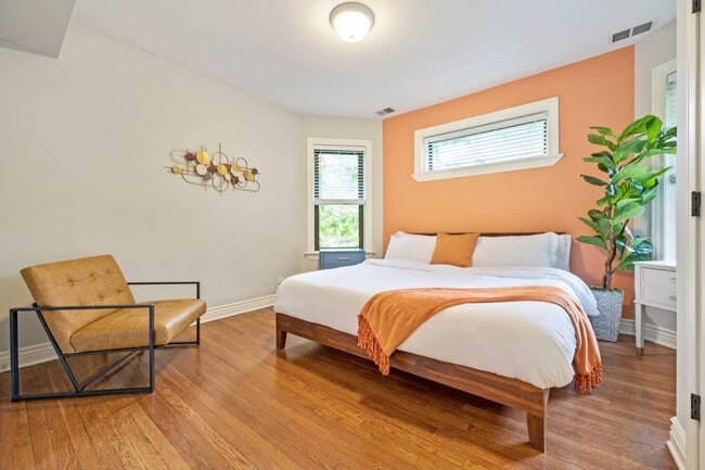 Photo - 3437 N Lakewood Ave Unit ID1026693P