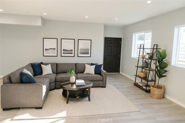 Building Photo - 22735 Del Valle St Unit 3