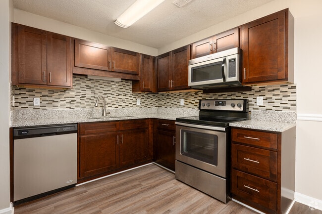 2BR, 2BA - 1,082SF - Updated Kitchen - Alamance Reserve