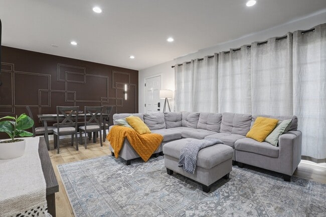 Photo - 7125 Simpson St