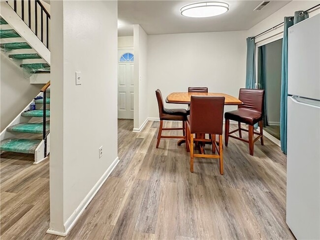 Photo - 314 College Park Dr