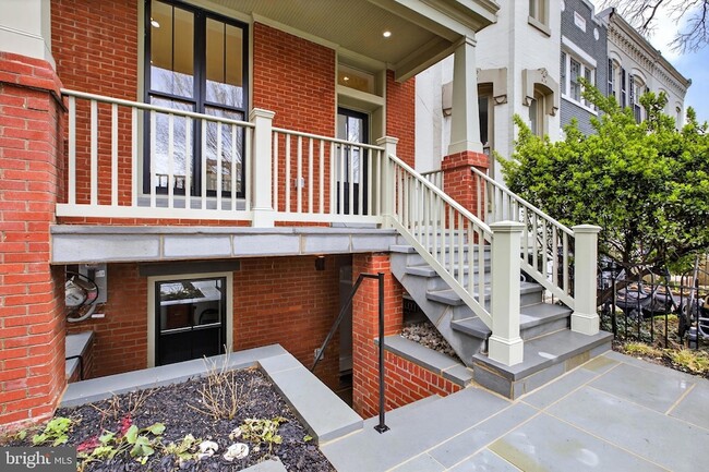 Photo - 629 South Carolina Ave SE