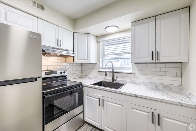 Kitchen - Eastland Hills Apartments