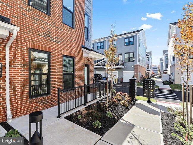 Photo - 1001 Greenwich Dr