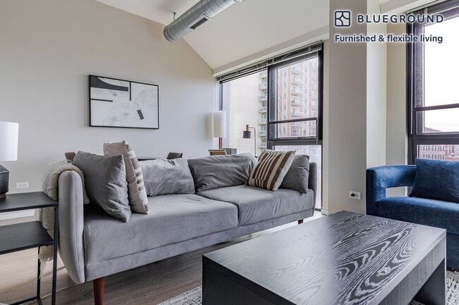 Building Photo - 211 W Scott St Unit SI FL6-ID1297