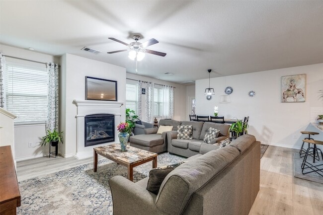 Photo - 1604 Babb Ln