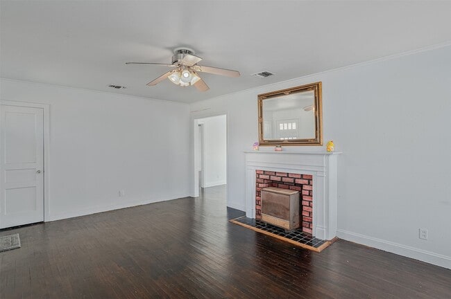 Photo - 219 E Slattery Blvd