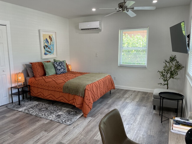 Building Photo - 522 NW 11th Ave Unit ID1056500P