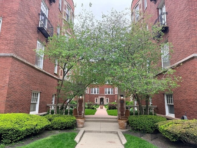 Photo - 736 Hinman Ave Unit 2E