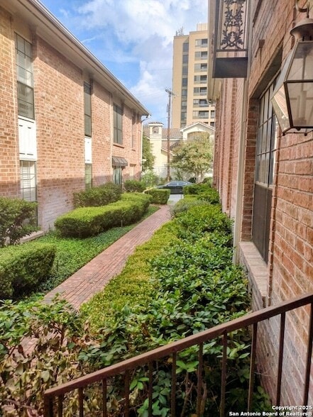 Photo - 7815 Broadway St