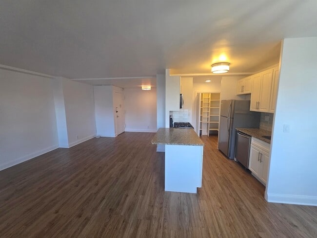 Photo - 7100 JFK Blvd E