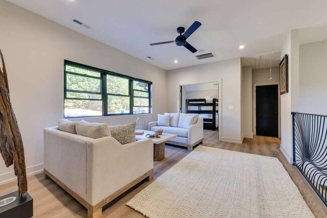 Photo - 320 Bridgewater Ln Unit SI ID1579124P