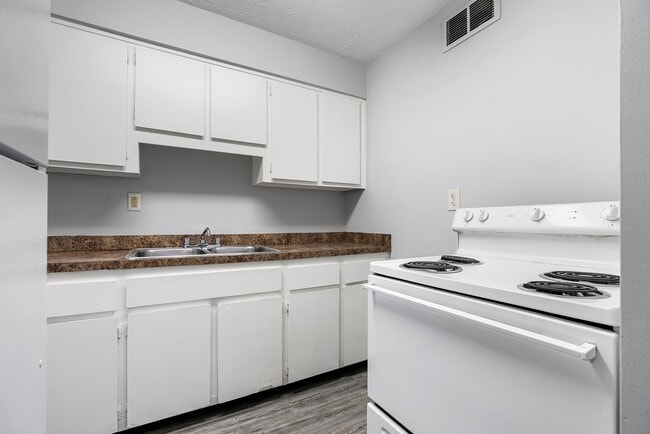 Photo - Riverview Apartments