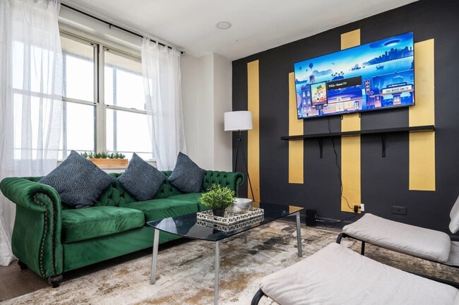 Photo - 300 W Peachtree St NW Unit ID1299377P