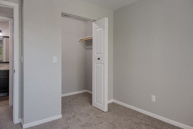 Photo - Waters Edge Apartments