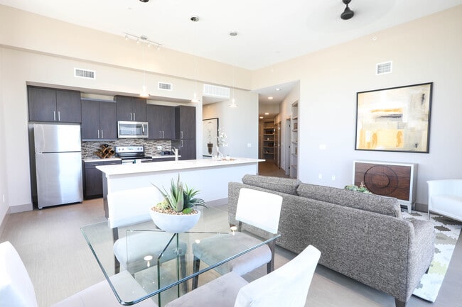 Building Photo - Forum