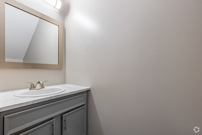 1BR, 1.5BA - 870SF - Skylar Pointe