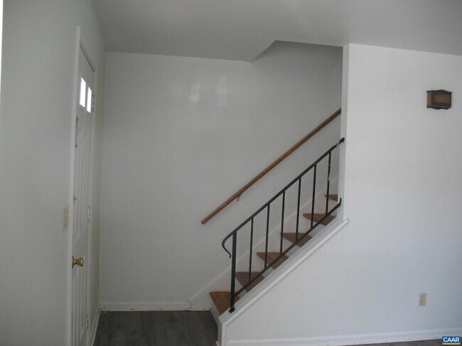 Photo - 270 Albert Ct