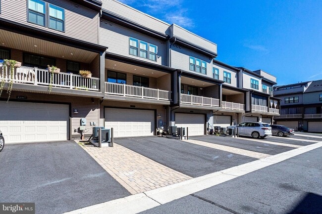 Photo - 43469 Grandmoore St