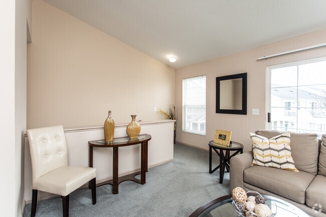 1BR, 1BA - 720 SF - Lakeshore (Up) - Glenchester Lakes